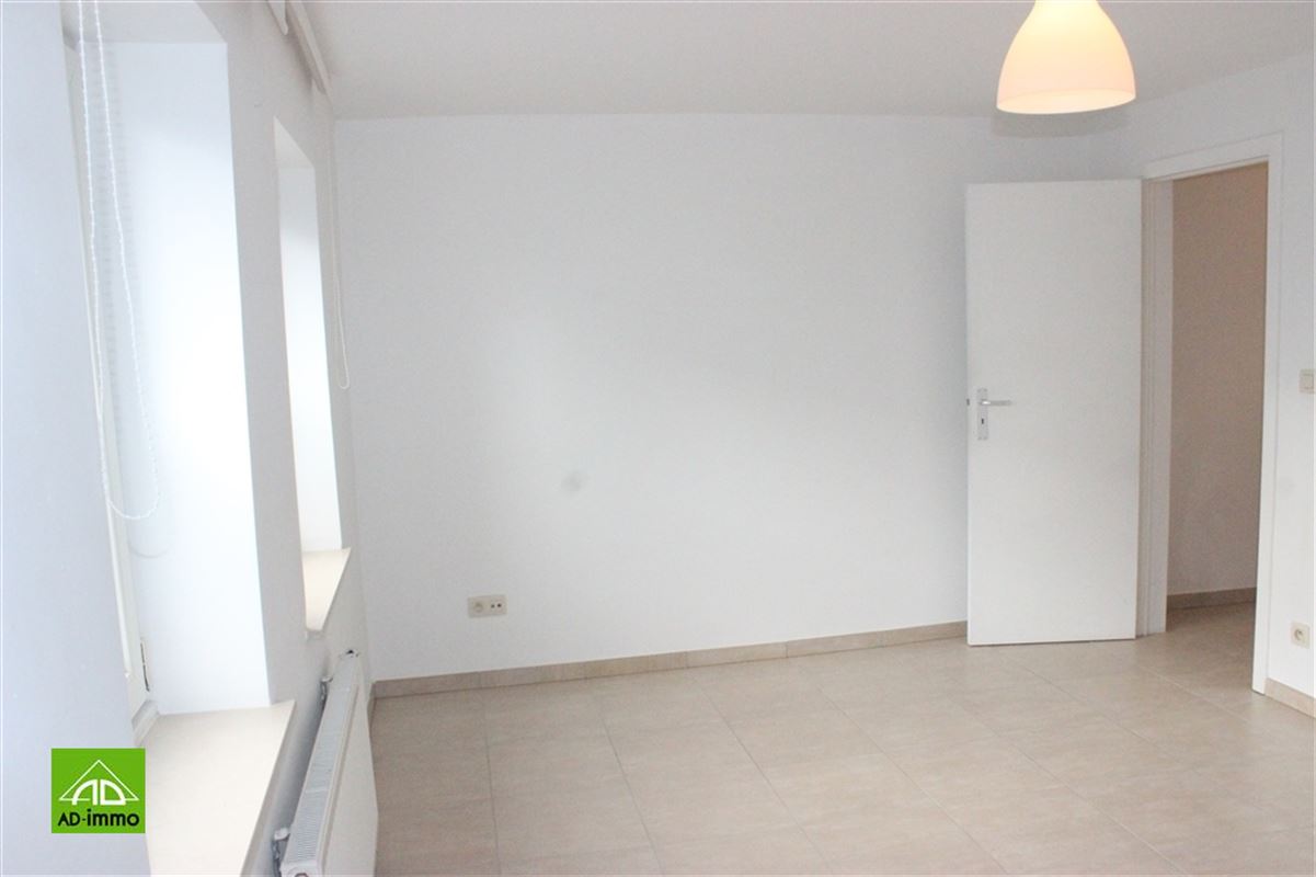 Image 11 : Maison à 5170 LUSTIN (Belgique) - Prix 1.150 &euro;