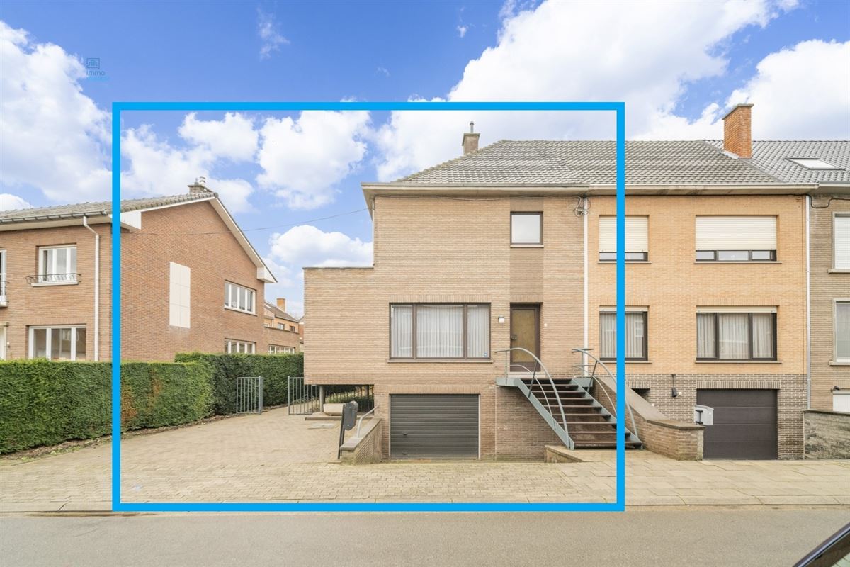 Driegevelwoning in een verkeersluwe straat