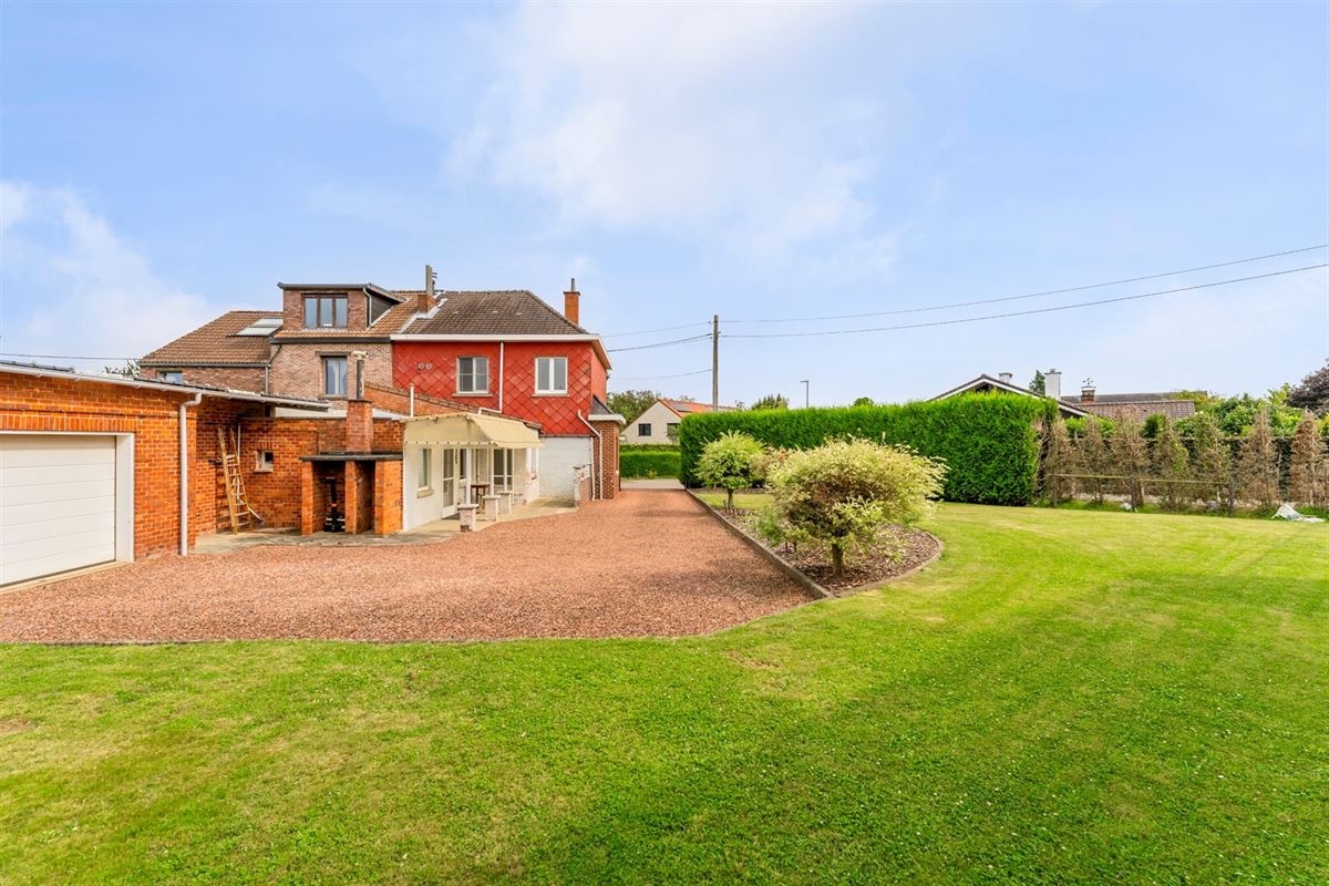 Charmante woning met prachtige tuin van bijna 7 are