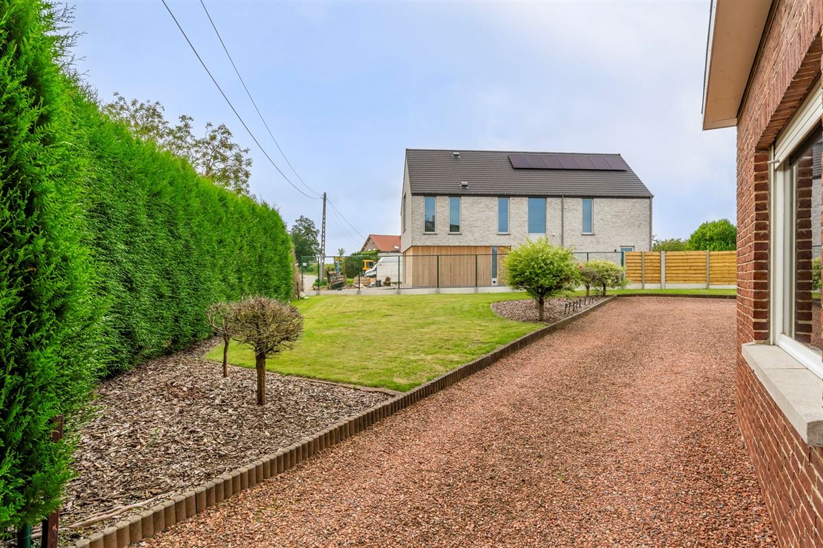 Charmante woning met prachtige tuin van bijna 7 are