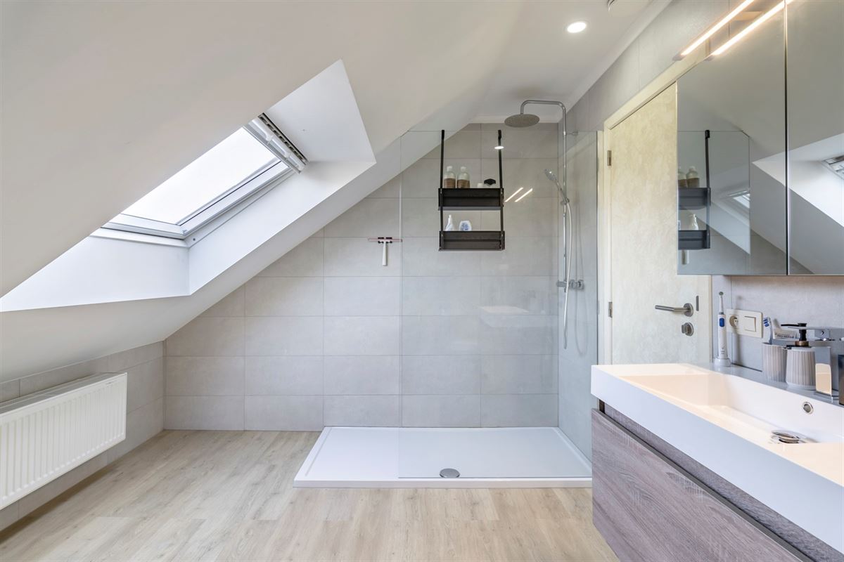 Smaakvolle, volledig gerenoveerde woning met 3 slaapkamers