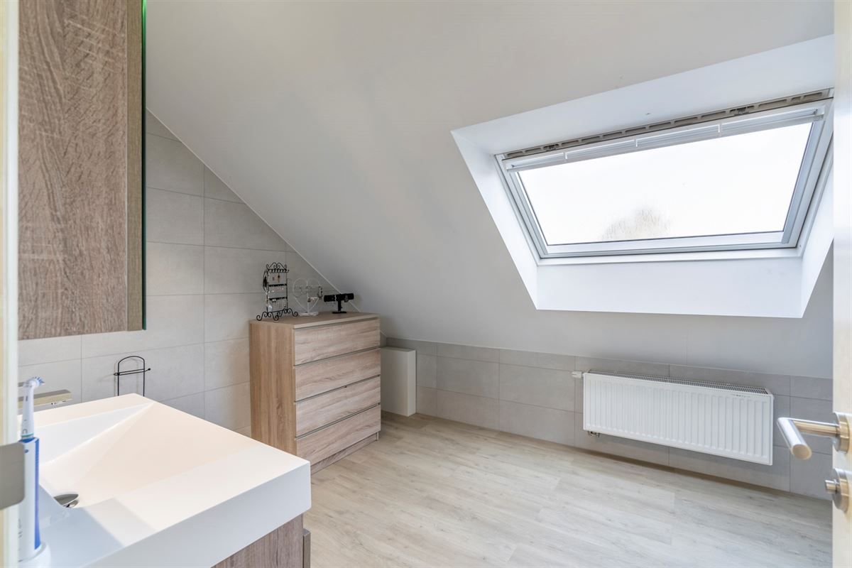 Smaakvolle, volledig gerenoveerde woning met 3 slaapkamers