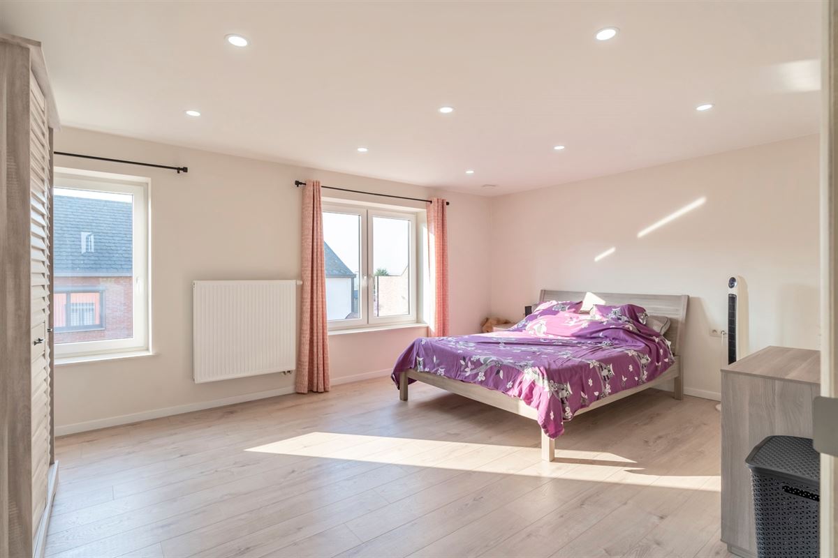 Smaakvolle, volledig gerenoveerde woning met 3 slaapkamers