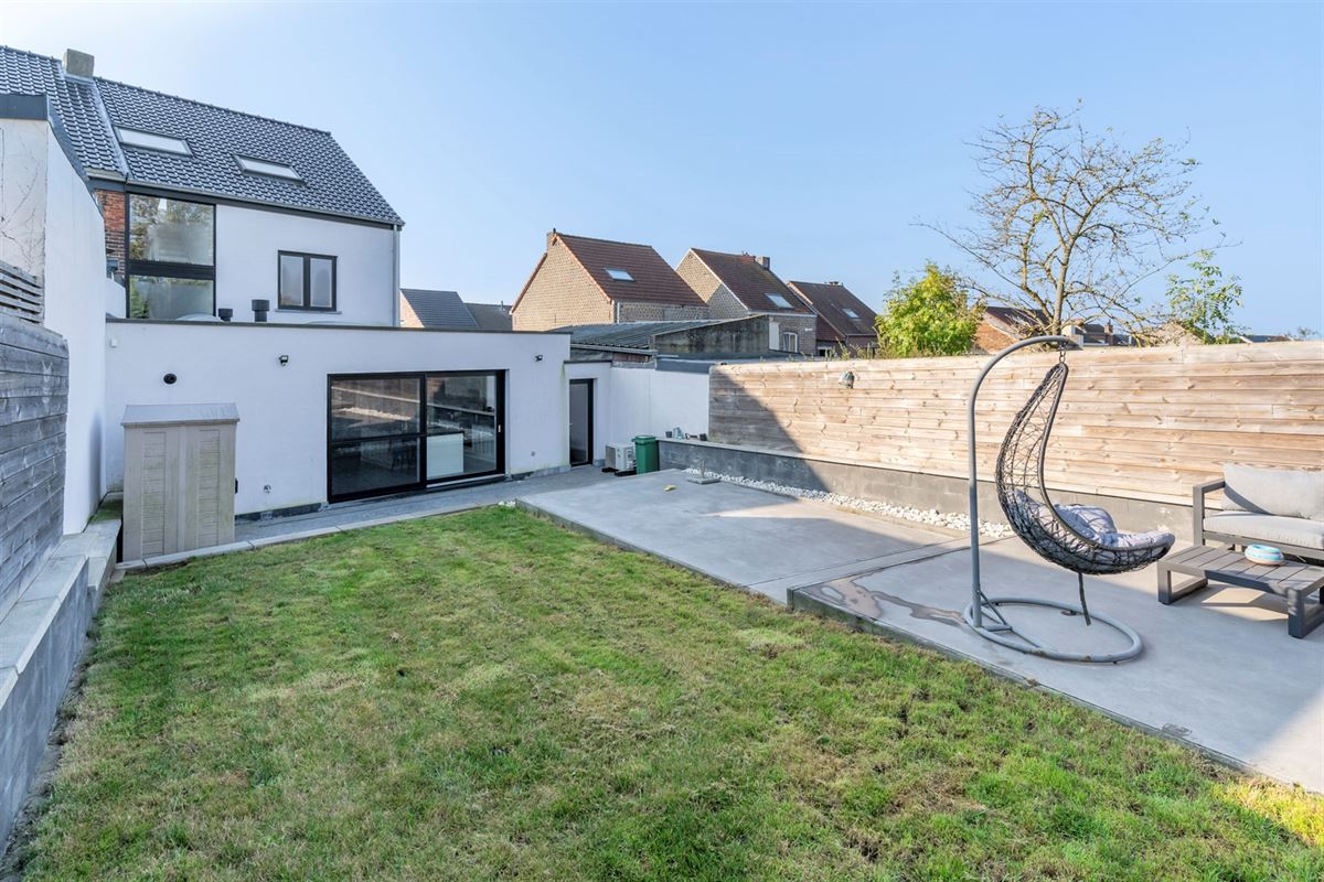 Smaakvolle, volledig gerenoveerde woning met 3 slaapkamers