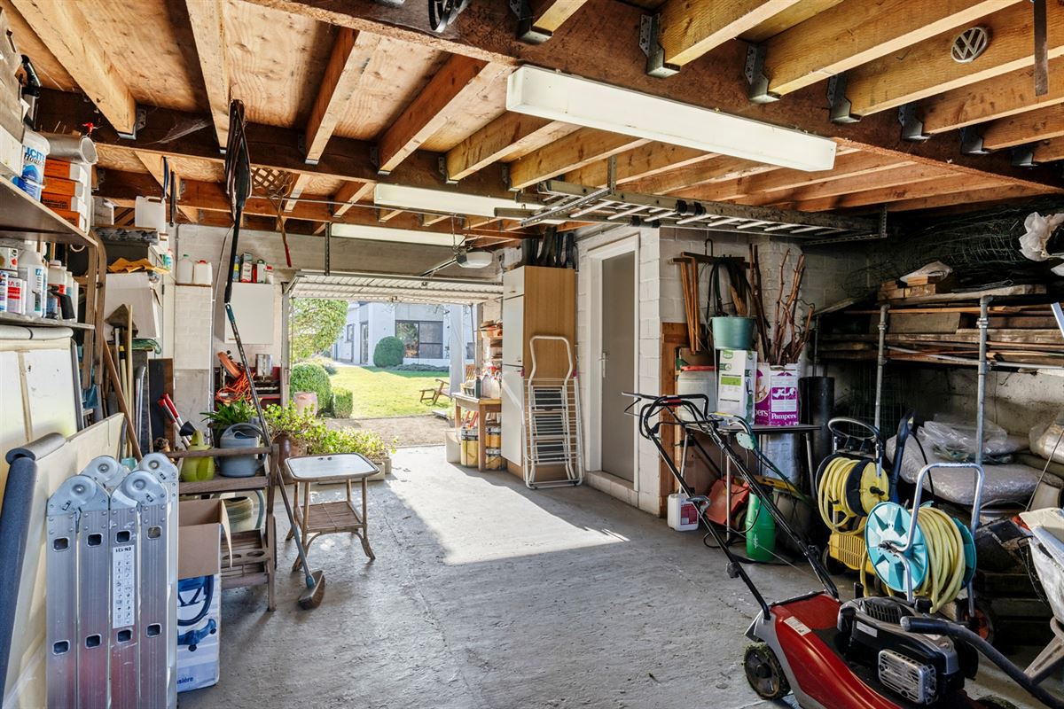 Huis met 4 slaapkamers en garage/atelier in de tuin