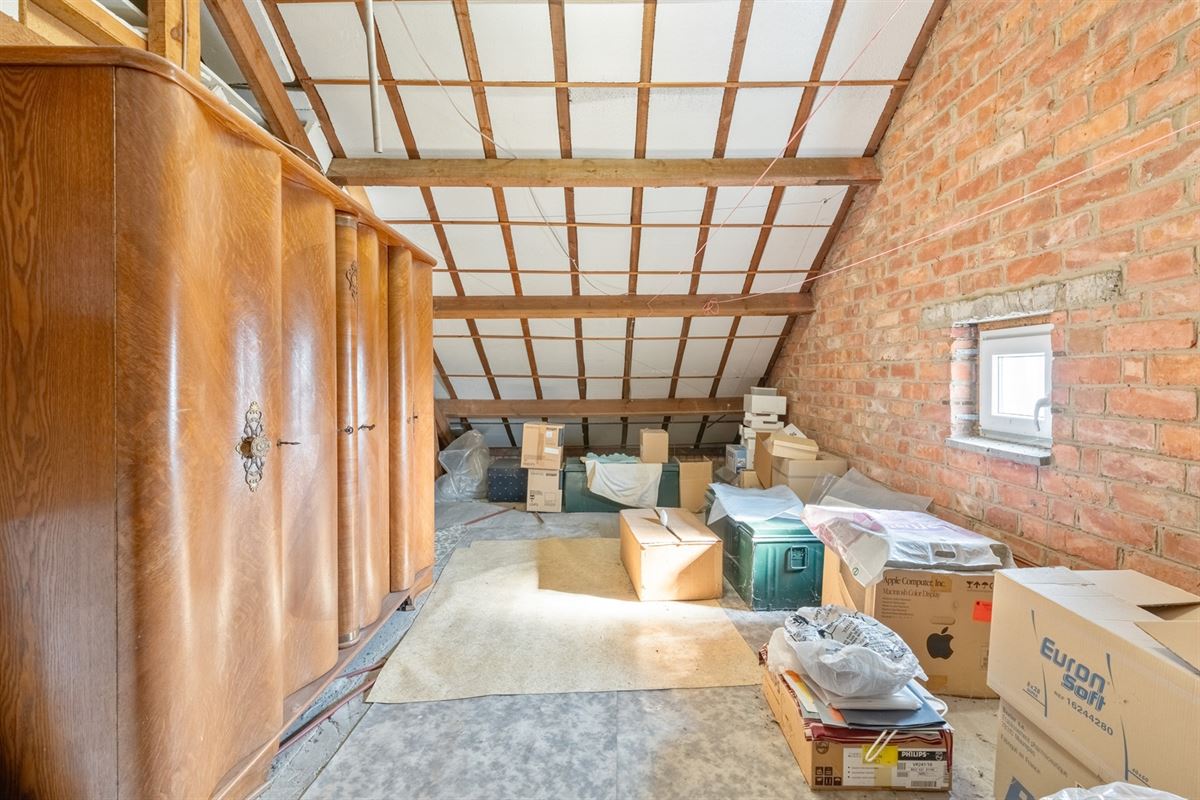 Huis halfopen bebouwing met tuin en garage