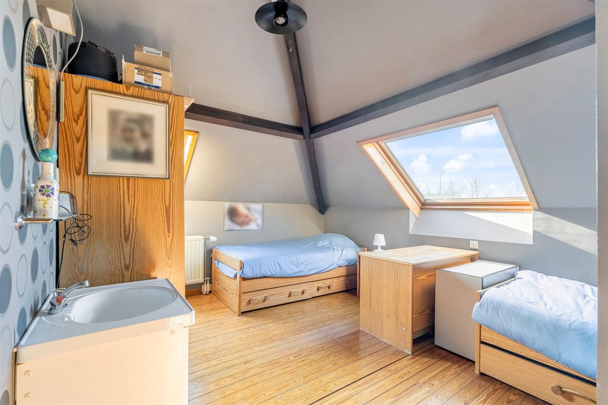 Huis met 4 slaapkamers en garage/atelier in de tuin