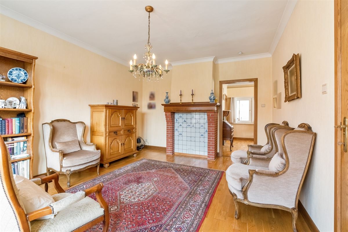 Huis halfopen bebouwing met tuin en garage