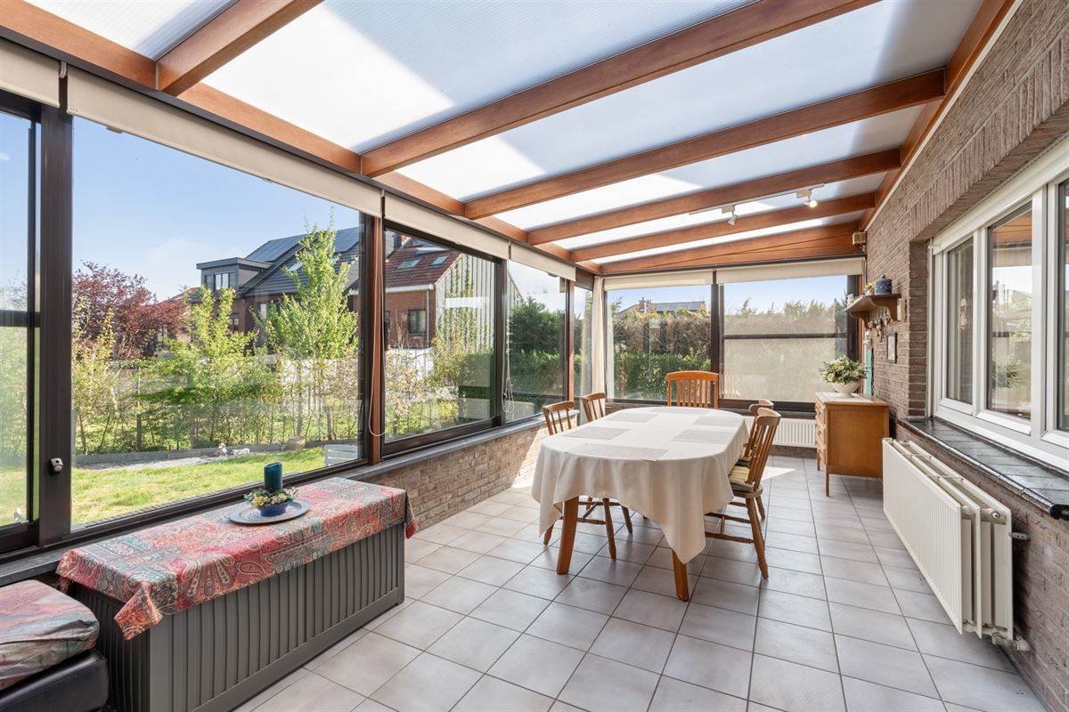 Huis halfopen bebouwing met tuin en garage