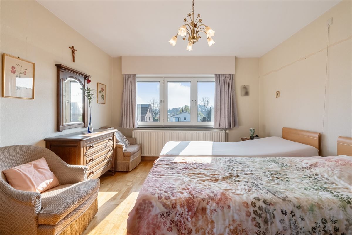 Huis halfopen bebouwing met tuin en garage