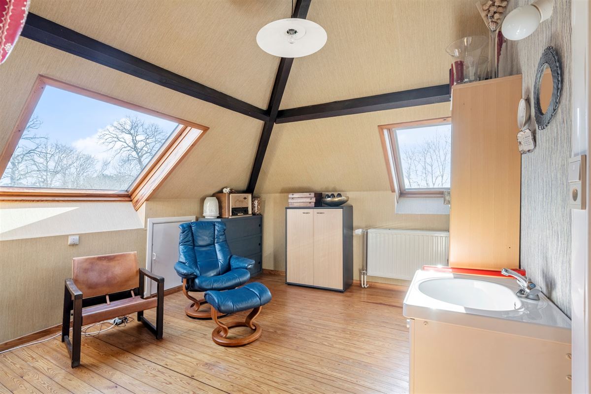 Huis met 4 slaapkamers en garage/atelier in de tuin
