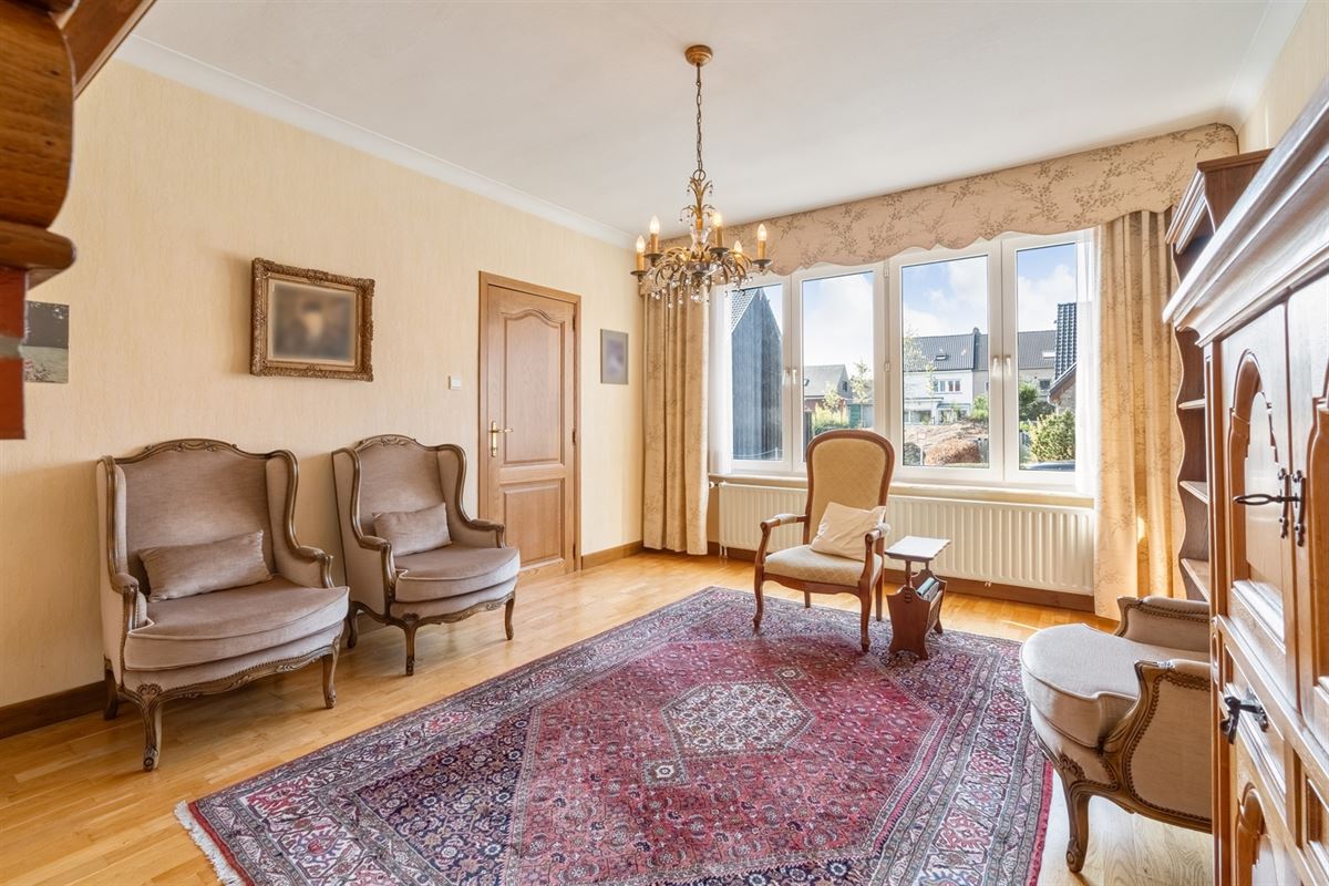 Huis halfopen bebouwing met tuin en garage