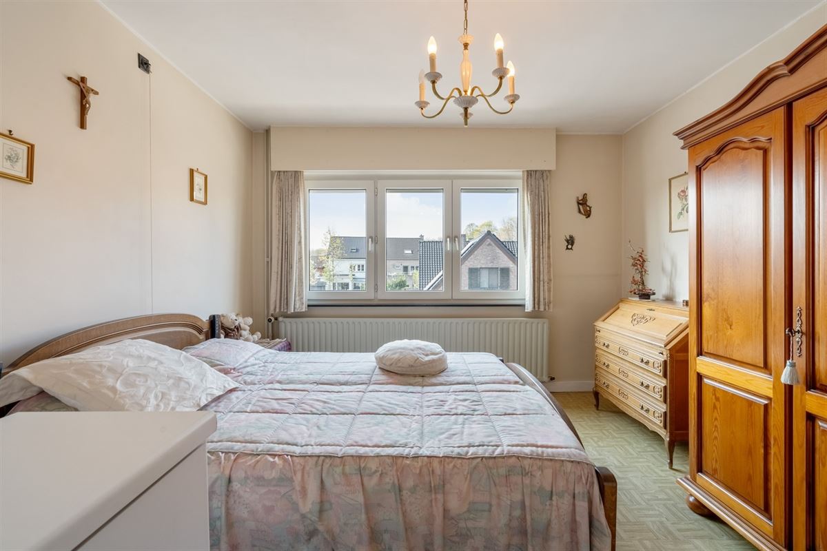 Huis halfopen bebouwing met tuin en garage