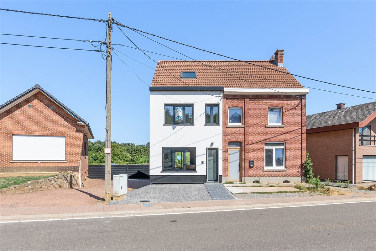 Volledig gerenoveerde lichtrijke woning