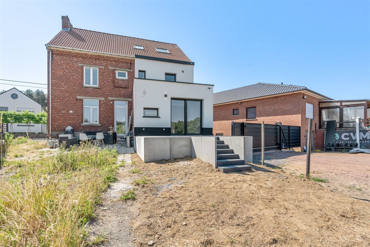 Volledig gerenoveerde lichtrijke woning