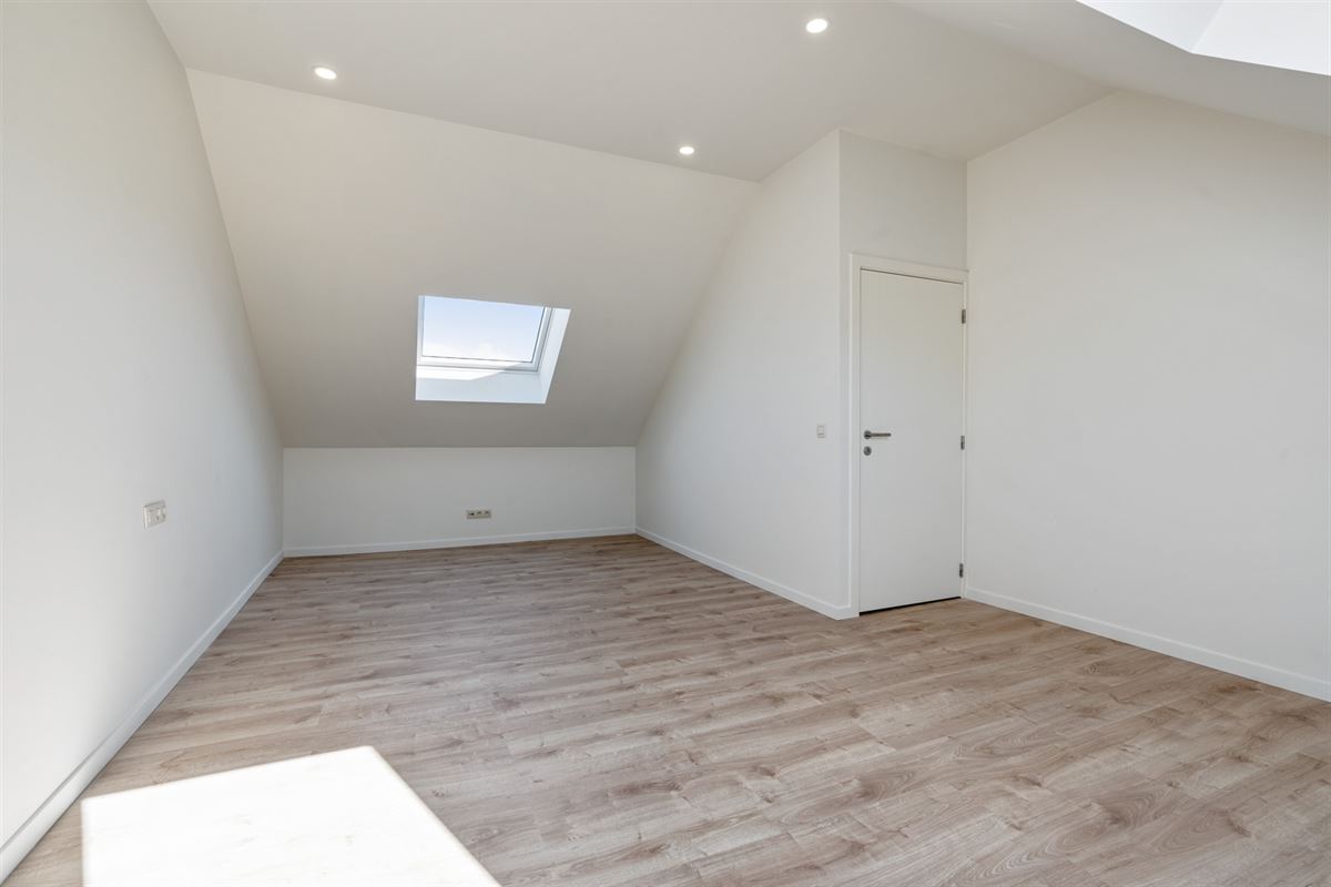 Volledig gerenoveerde lichtrijke woning