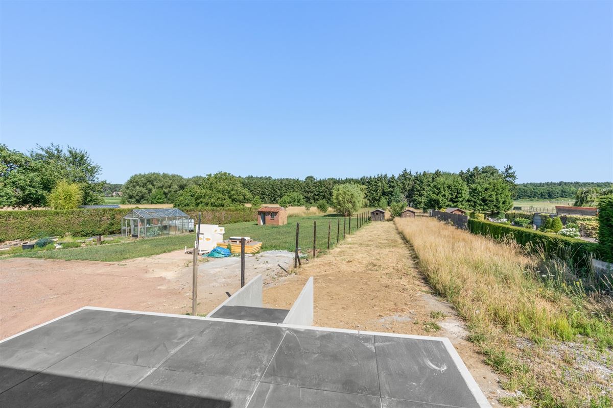 Volledig gerenoveerde lichtrijke woning