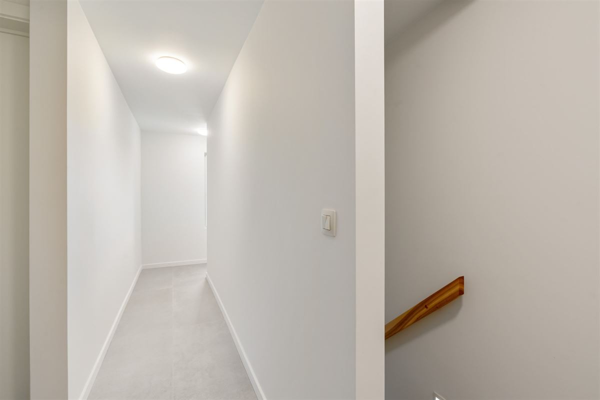 Volledig gerenoveerde lichtrijke woning