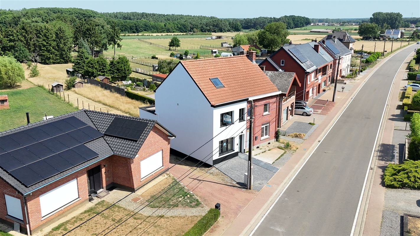 Volledig gerenoveerde lichtrijke woning