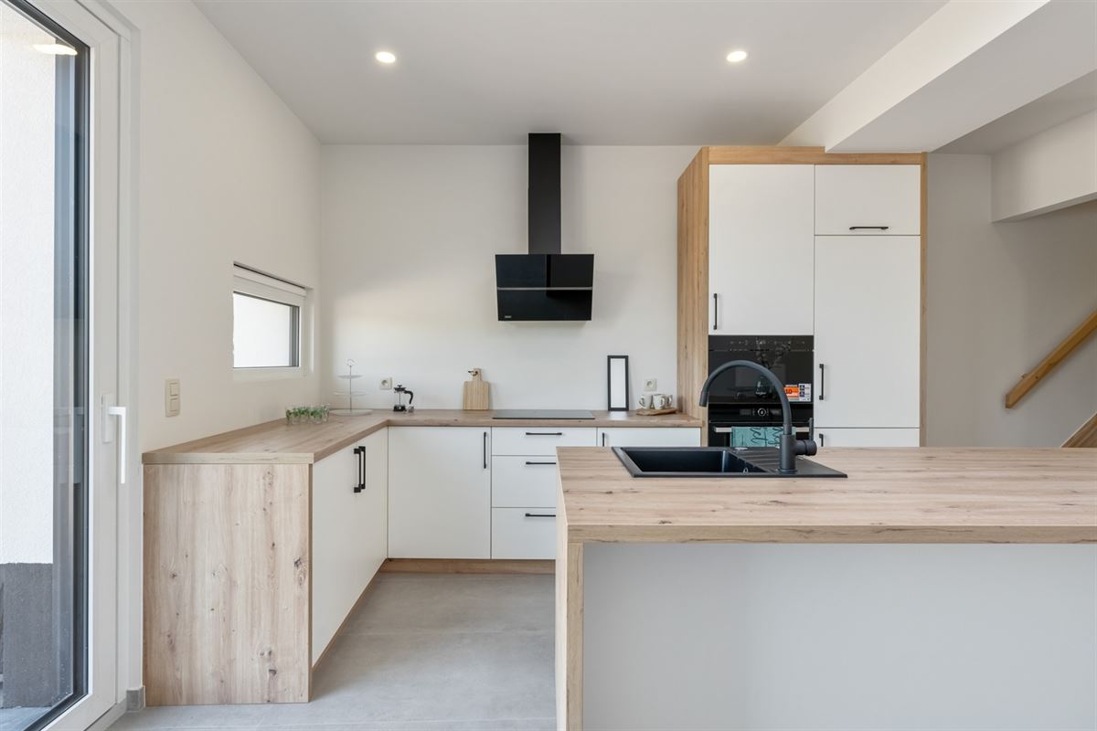 Volledig gerenoveerde lichtrijke woning