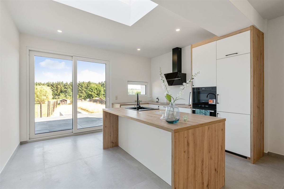 Volledig gerenoveerde lichtrijke woning