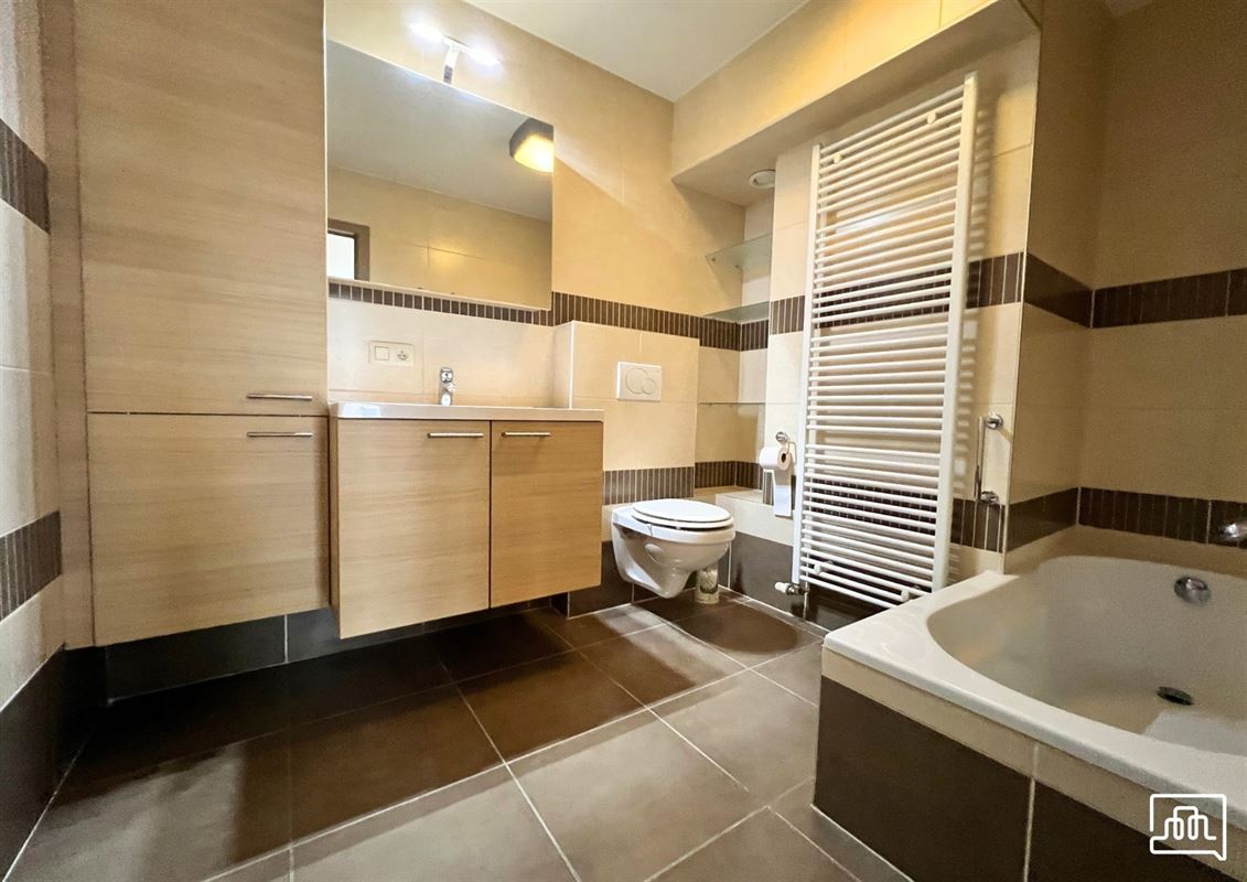 Appartement 2 slaapkamers + bureau + PK