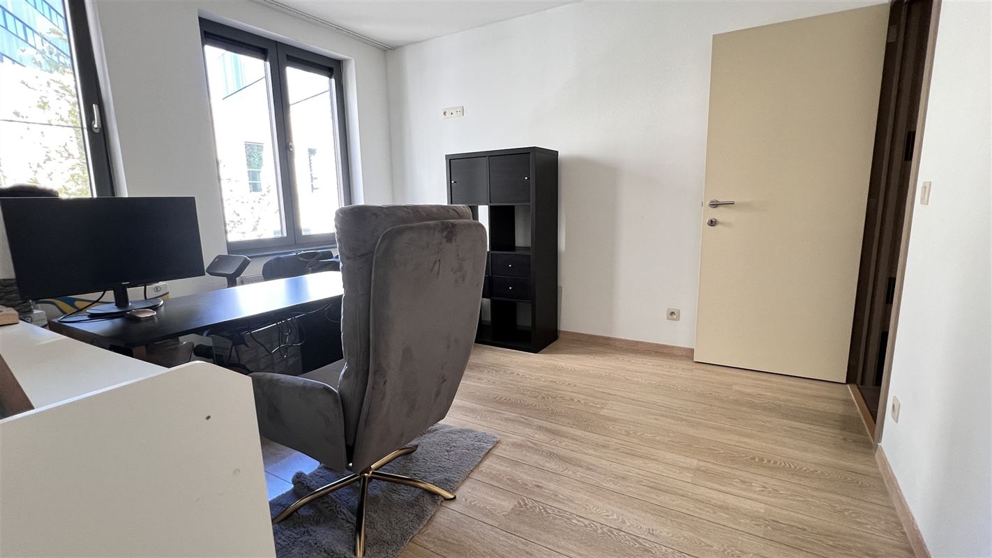 Appartement 2 slaapkamers + bureau + PK