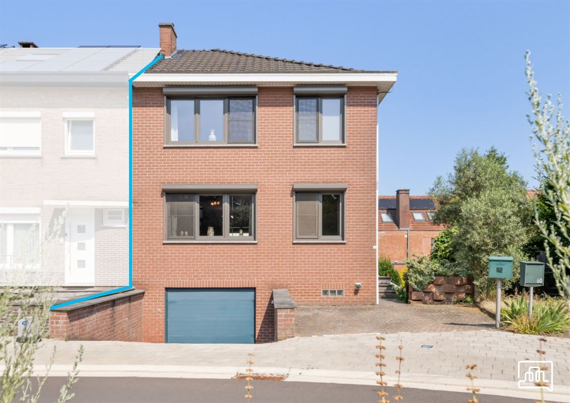 Huis met garage, tuin en drie slaapkamers