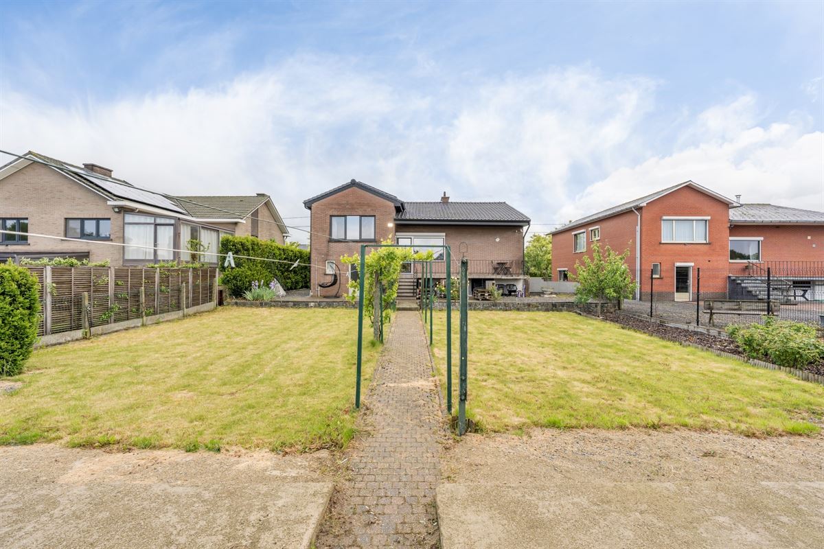 Rustig gelegen gerenoveerde woning volledig onderkelderd met ruime tuin
