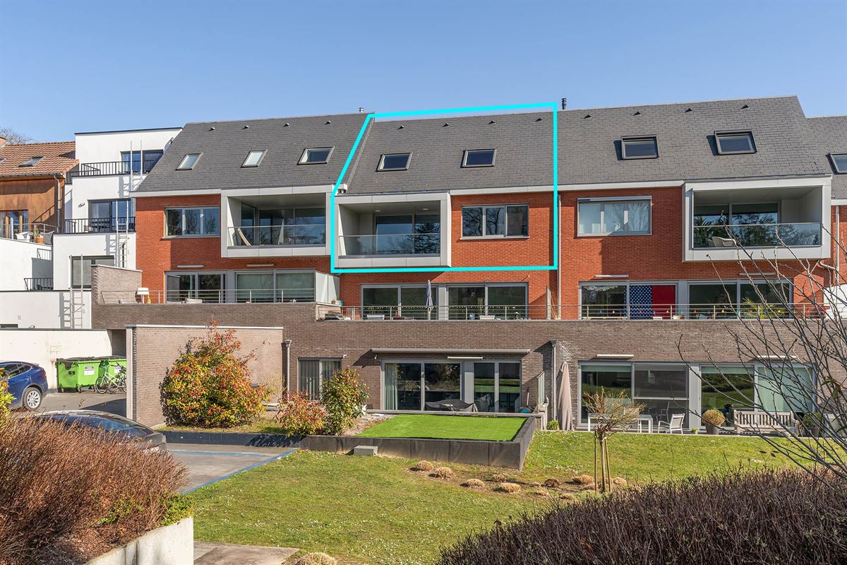 Luxeappartement met zicht op park met tennisveld
