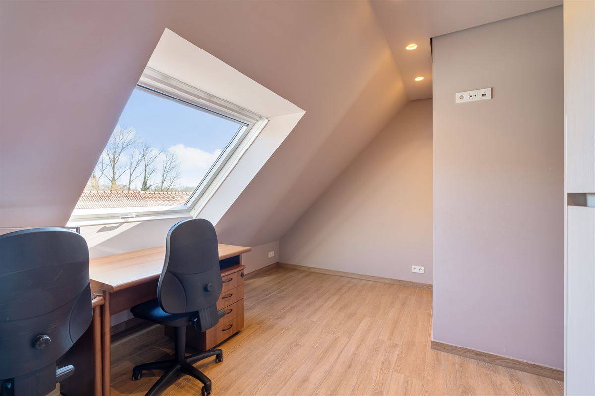 Luxeappartement met zicht op park met tennisveld