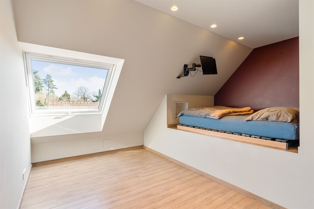 Luxeappartement met zicht op park met tennisveld