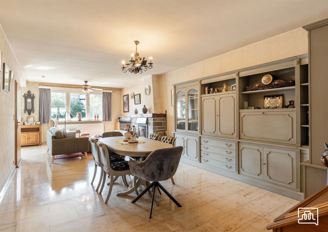 Huis met garage, tuin en drie slaapkamers