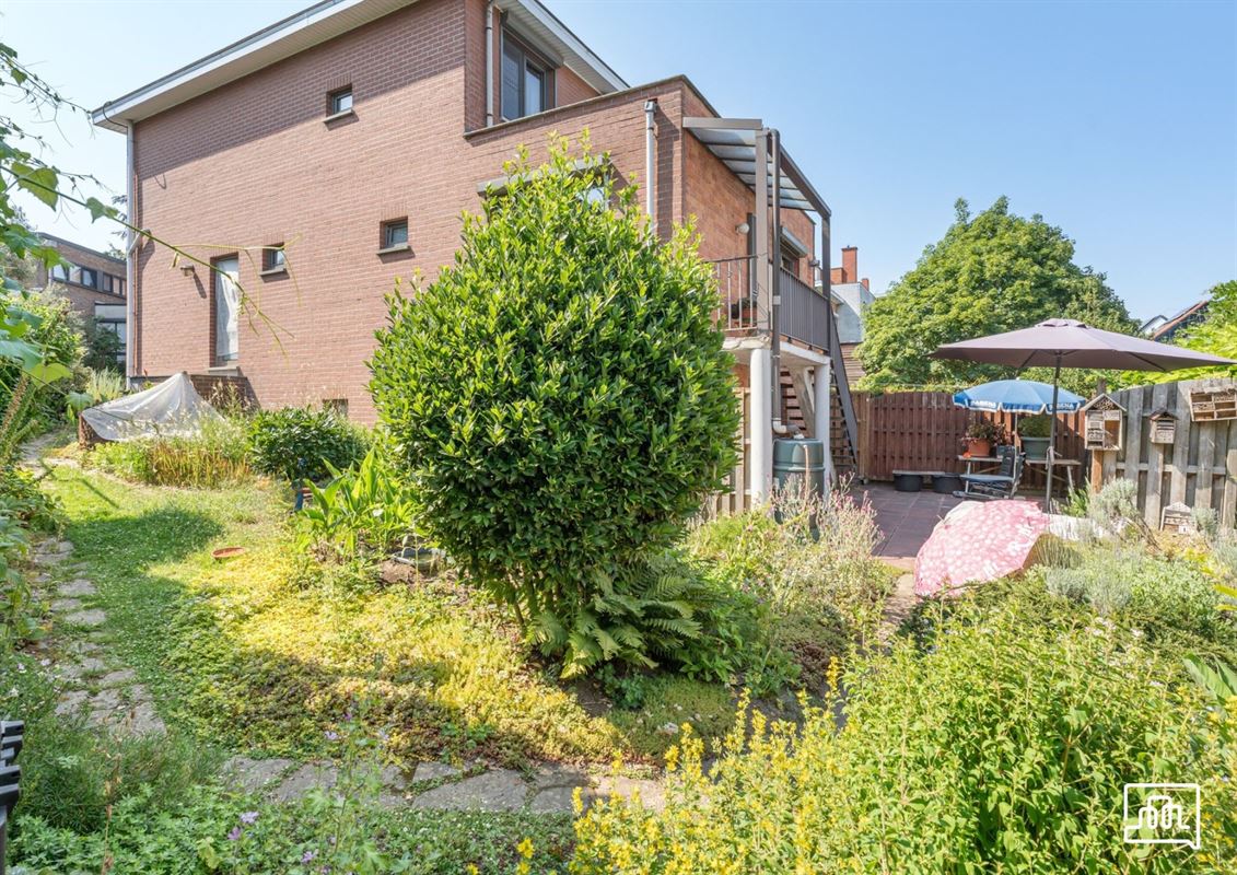 Huis met garage, tuin en drie slaapkamers