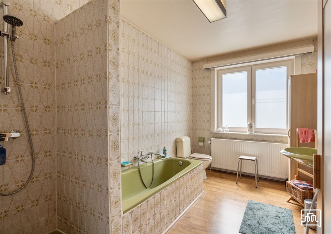 Huis met garage, tuin en drie slaapkamers
