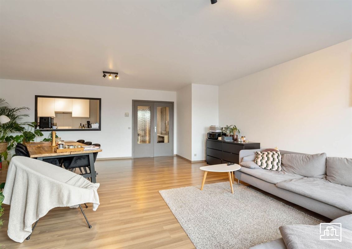 Gerenoveerd appartement met 2 slaapkamers en terras
