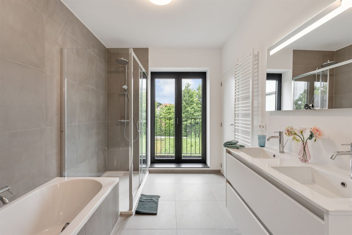 Nieuw duplex-appartement met 3 slaapkamers en garage