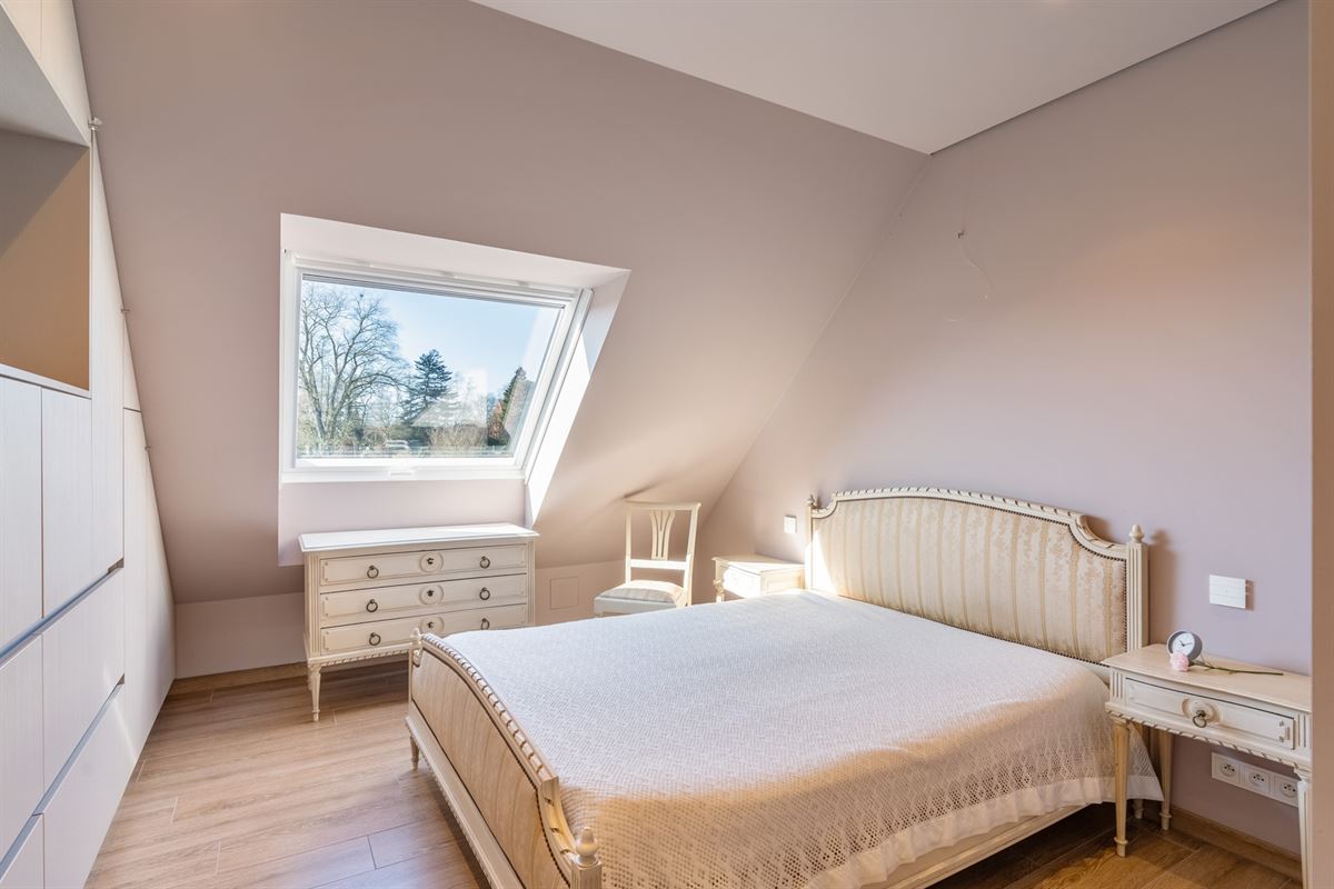 Luxeappartement met zicht op park met tennisveld
