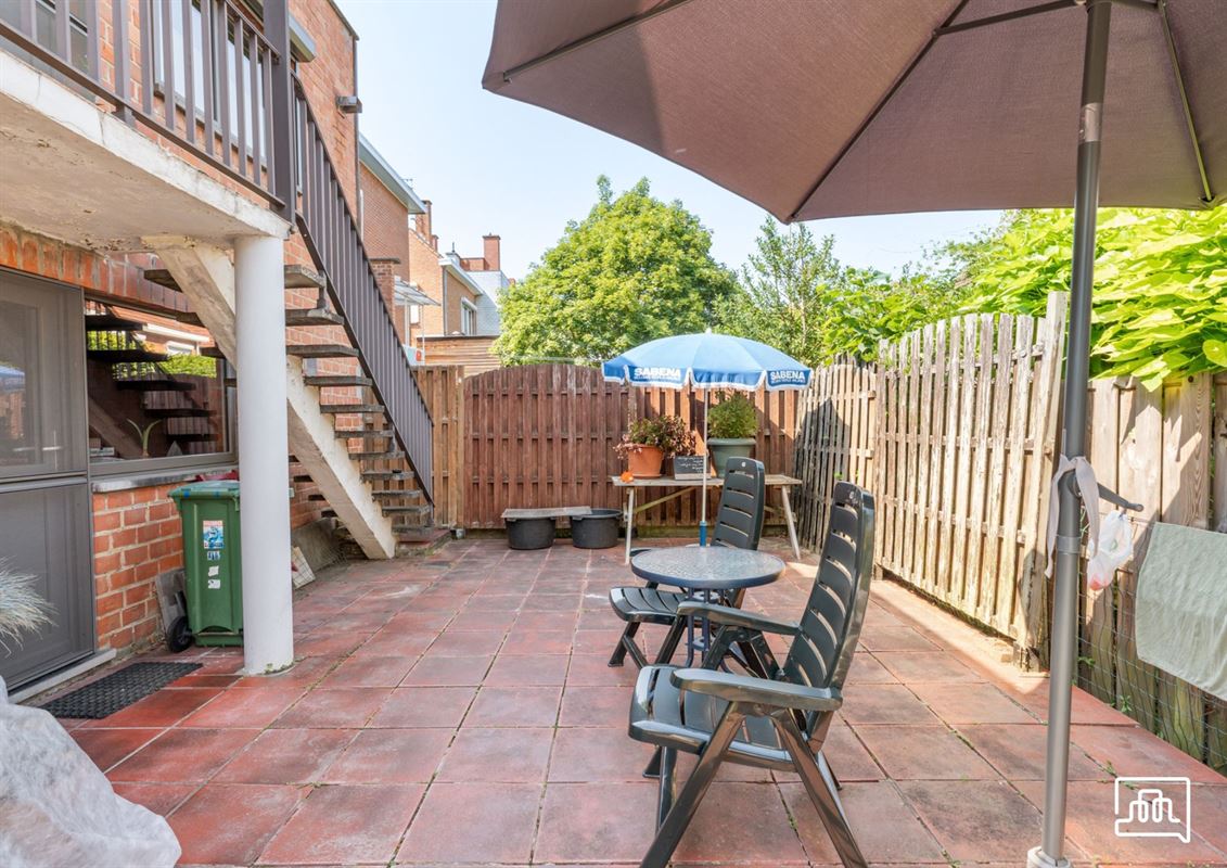 Huis met garage, tuin en drie slaapkamers