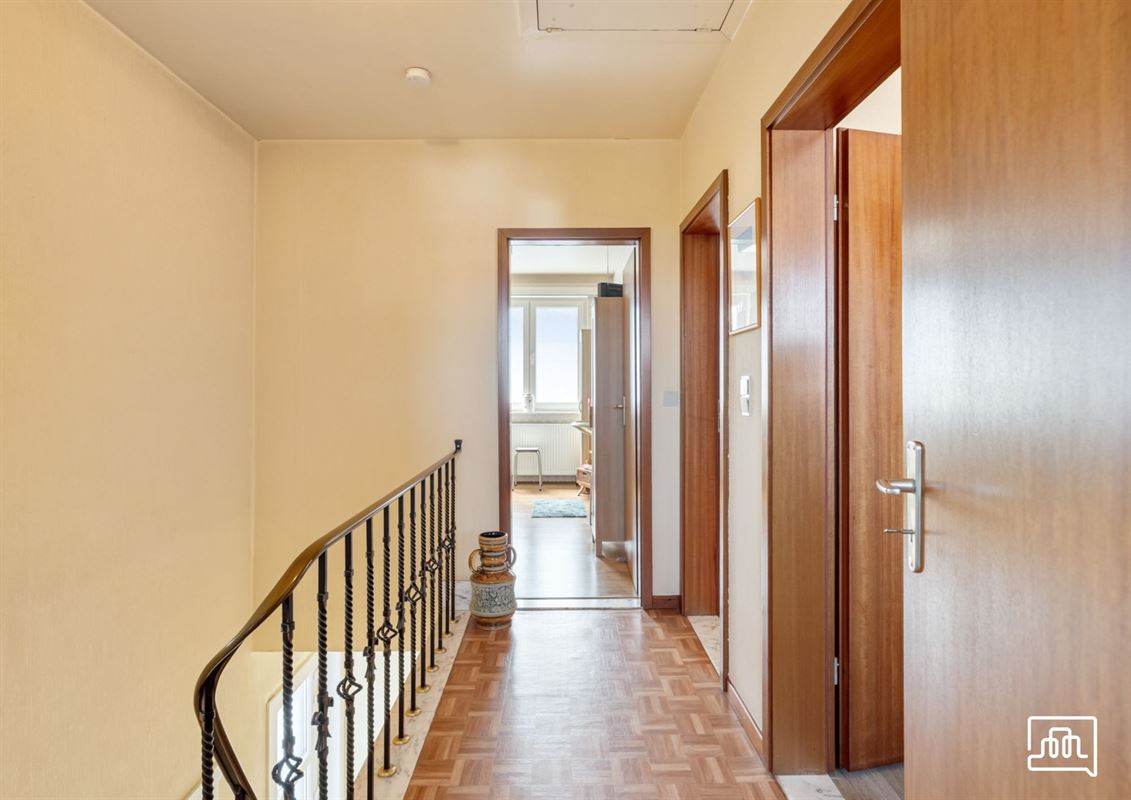 Huis met garage, tuin en drie slaapkamers