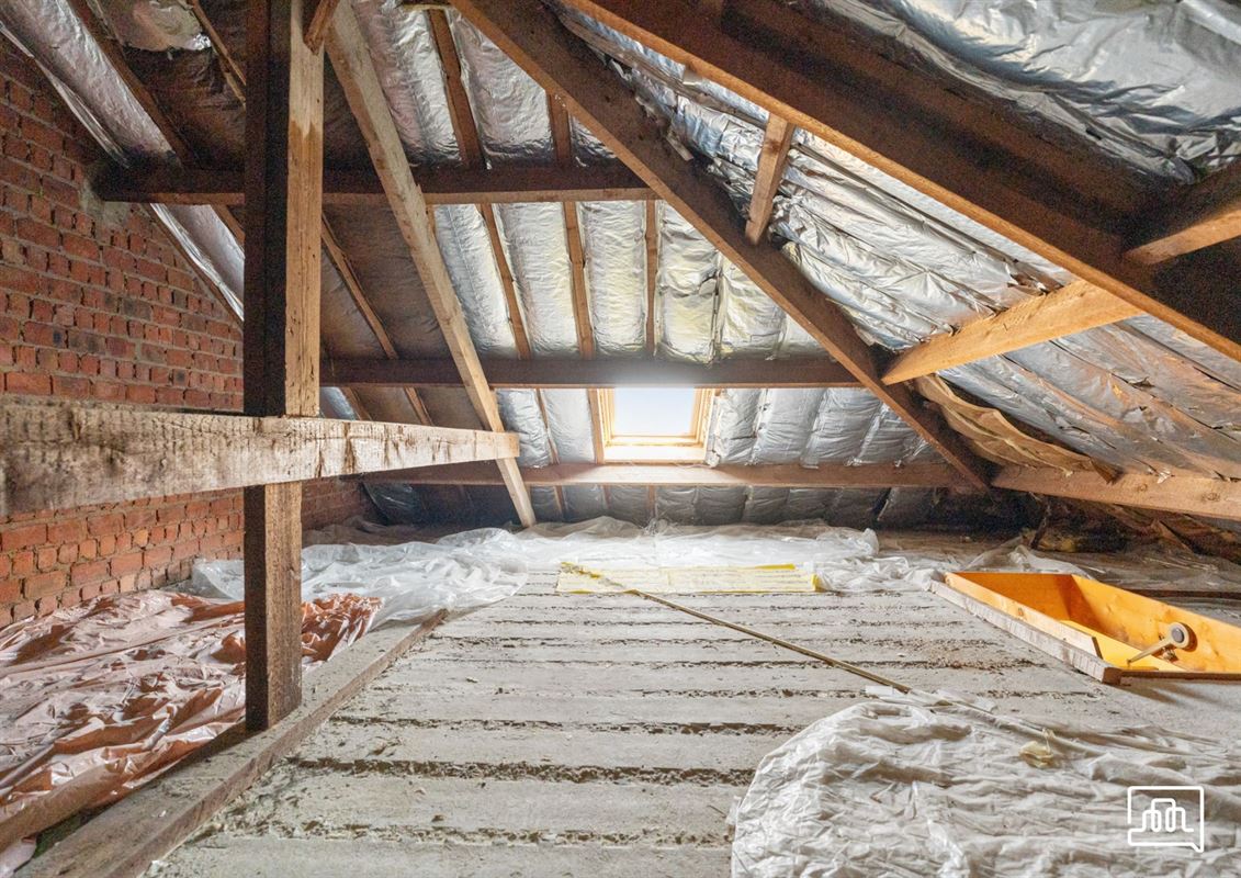 Huis met garage, tuin en drie slaapkamers