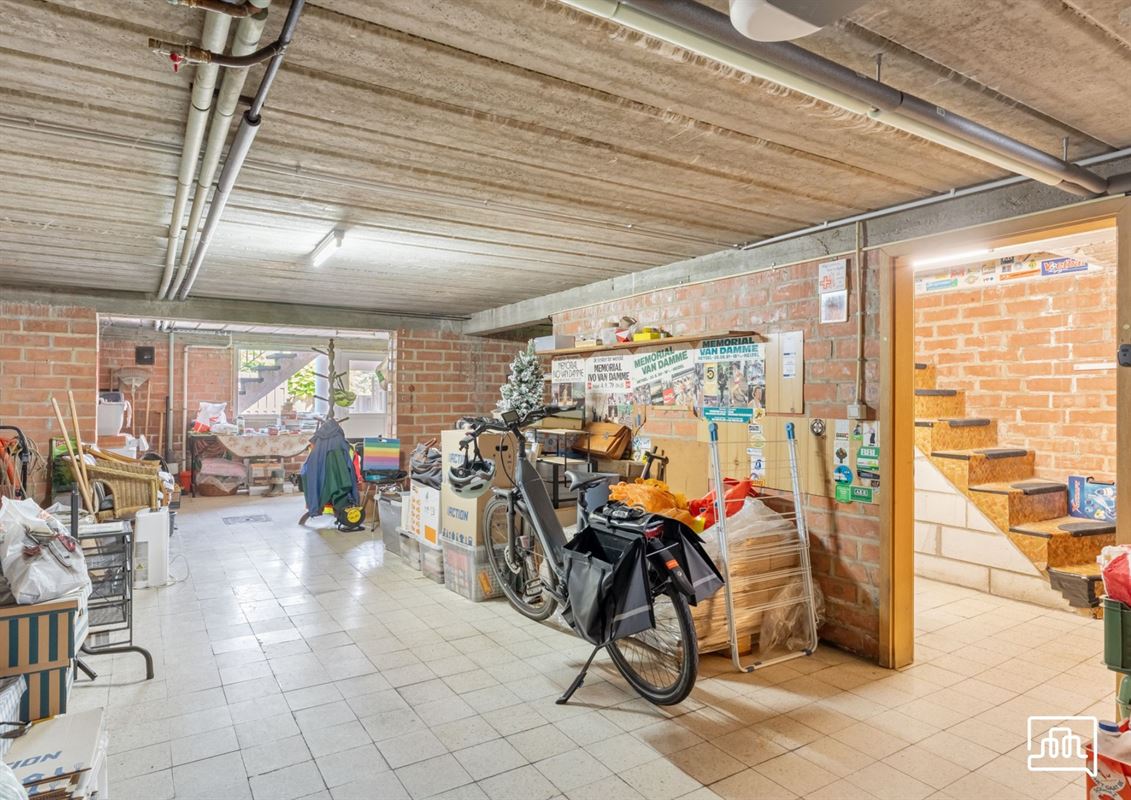 Huis met garage, tuin en drie slaapkamers