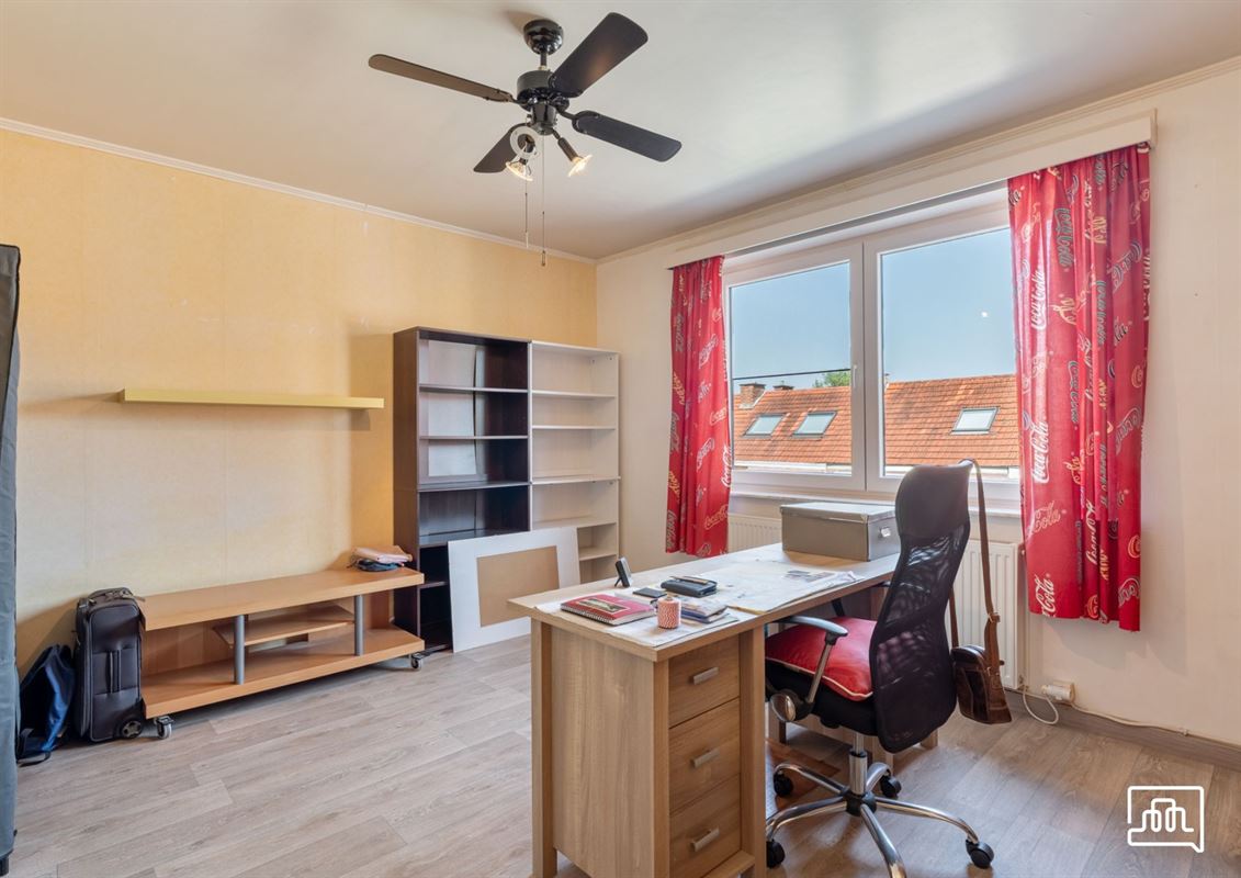 Huis met garage, tuin en drie slaapkamers