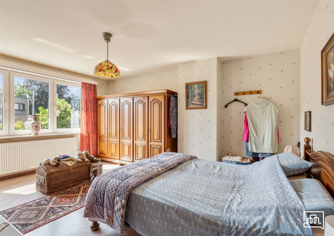 Huis met garage, tuin en drie slaapkamers