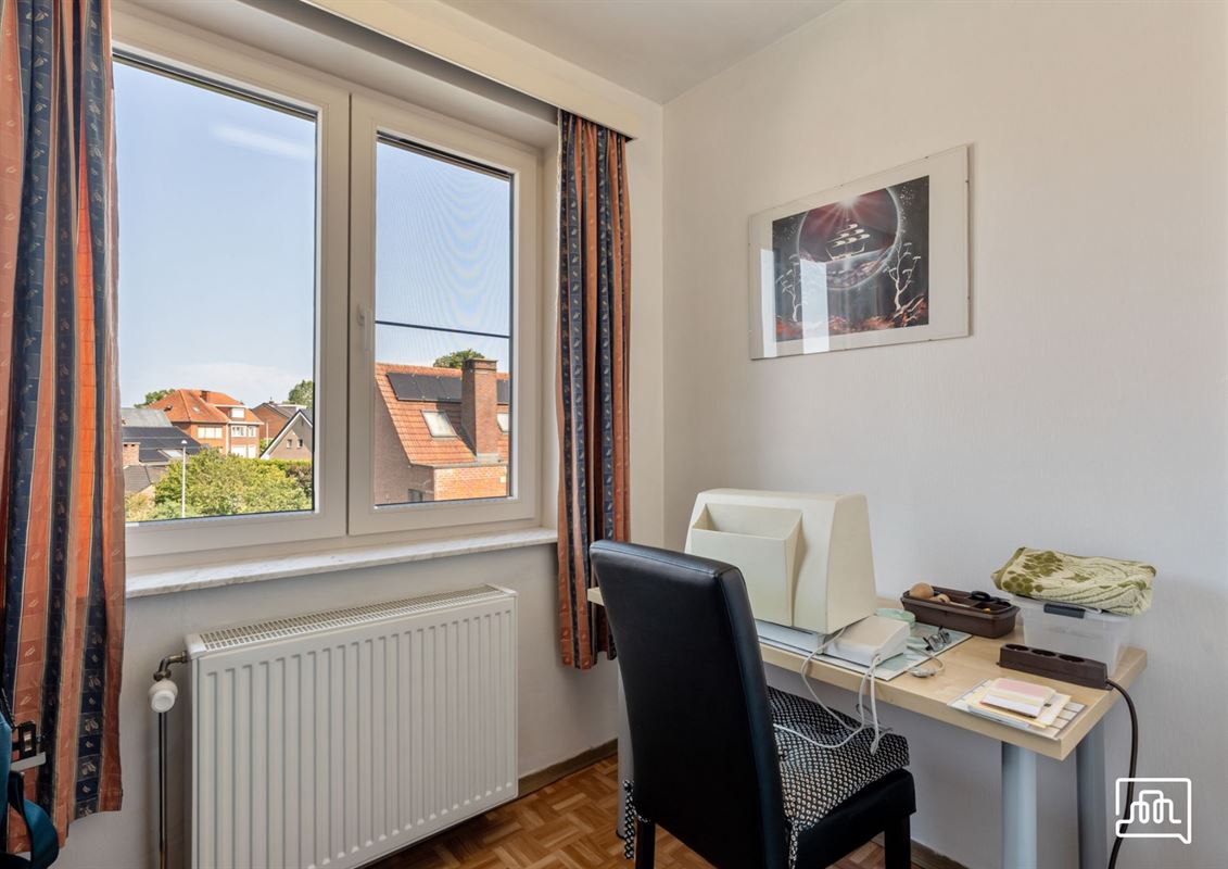 Huis met garage, tuin en drie slaapkamers