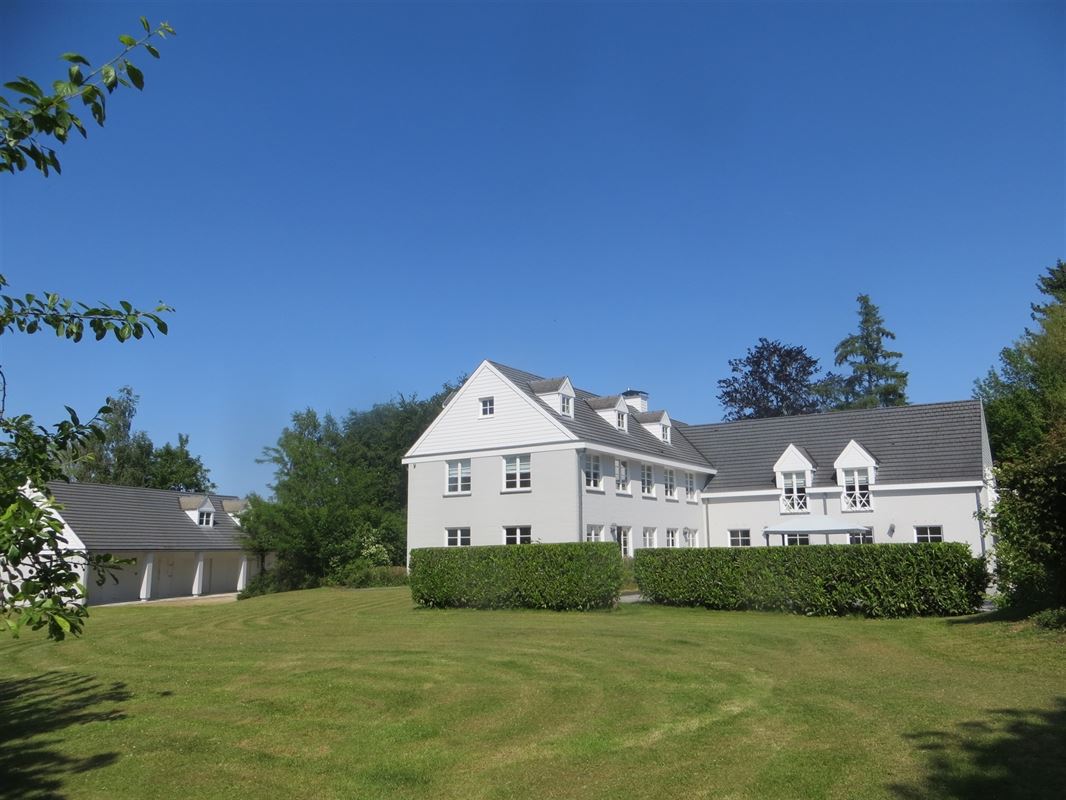 Foto 2 : Villa te 1380 LASNE-CHAPELLE-SAINT-LAMBERT (België) - Prijs € 2.475.000