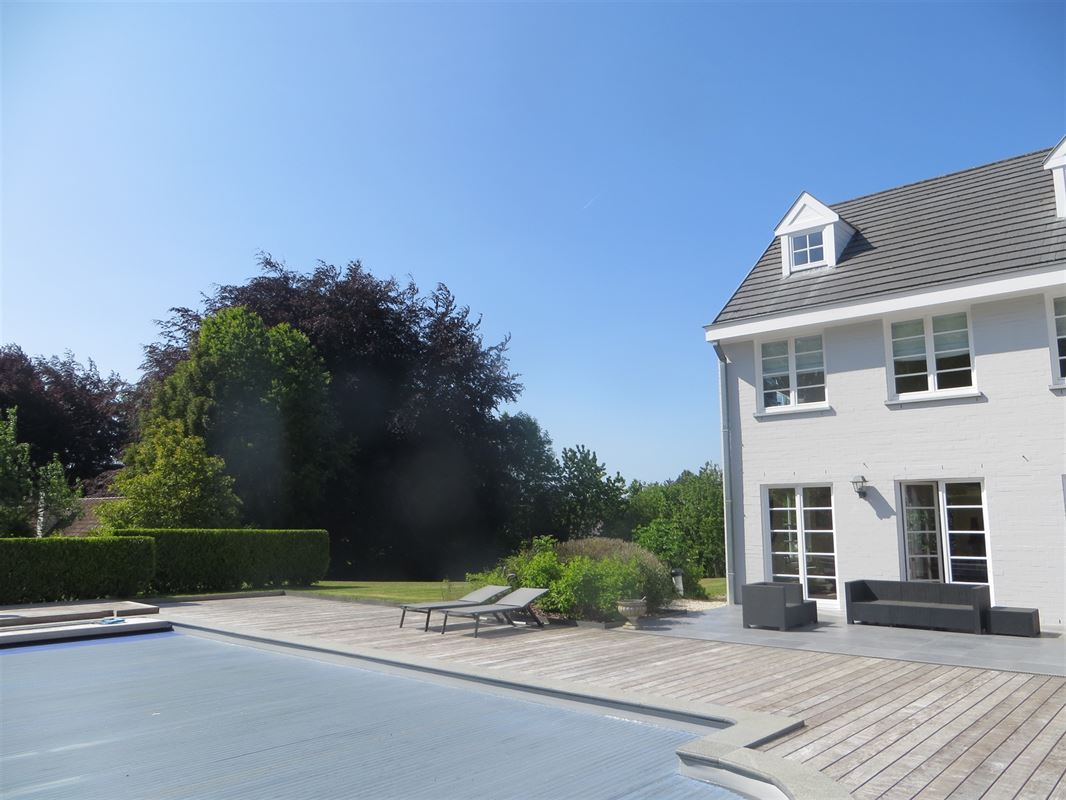 Foto 19 : Villa te 1380 LASNE-CHAPELLE-SAINT-LAMBERT (België) - Prijs € 2.475.000