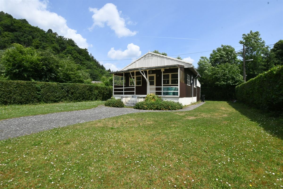 Joli petit chalet vendu meublé avec jardin à Sy.