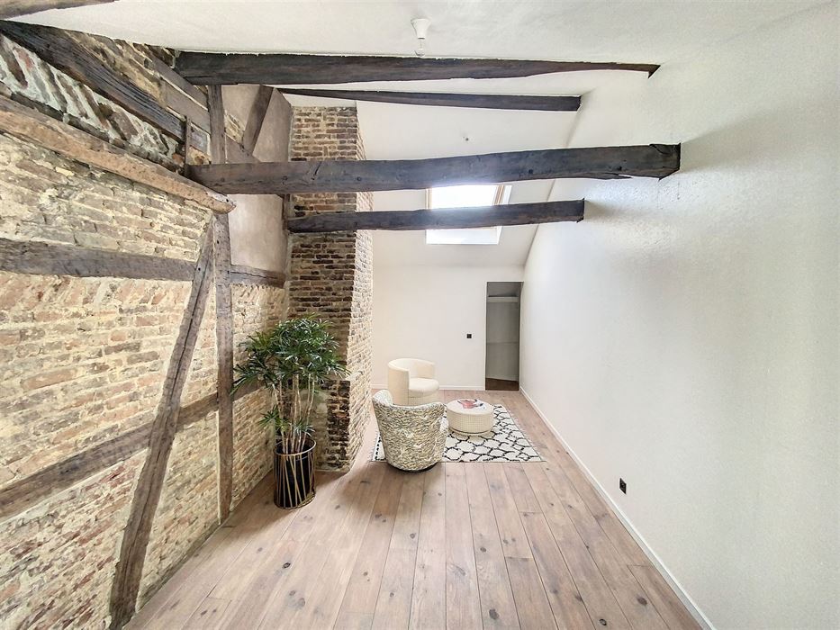 Immeuble mixte habitat./rez commercial