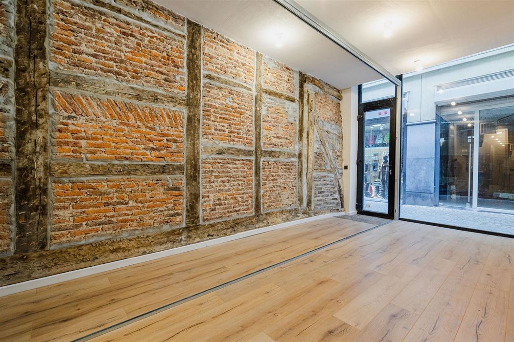 Immeuble mixte habitat./rez commercial